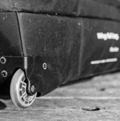 Housse Wing Voyage Avec Roues MANERA -FCS MAGASIN Manera20Housse20wing20foil20avec20roues 2